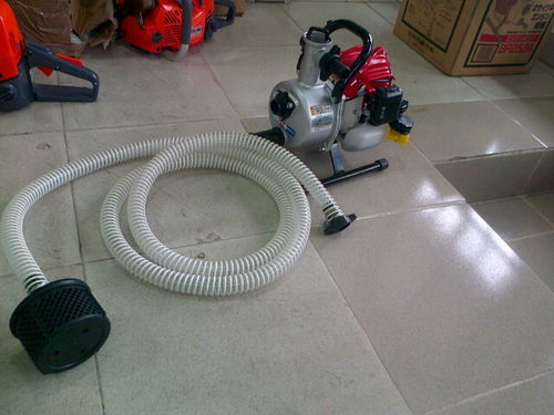 pu鋼絲伸縮管,鍍銅鋼絲伸縮軟管,食品級(jí)鋼絲管 榮興聚氨酯制品廠